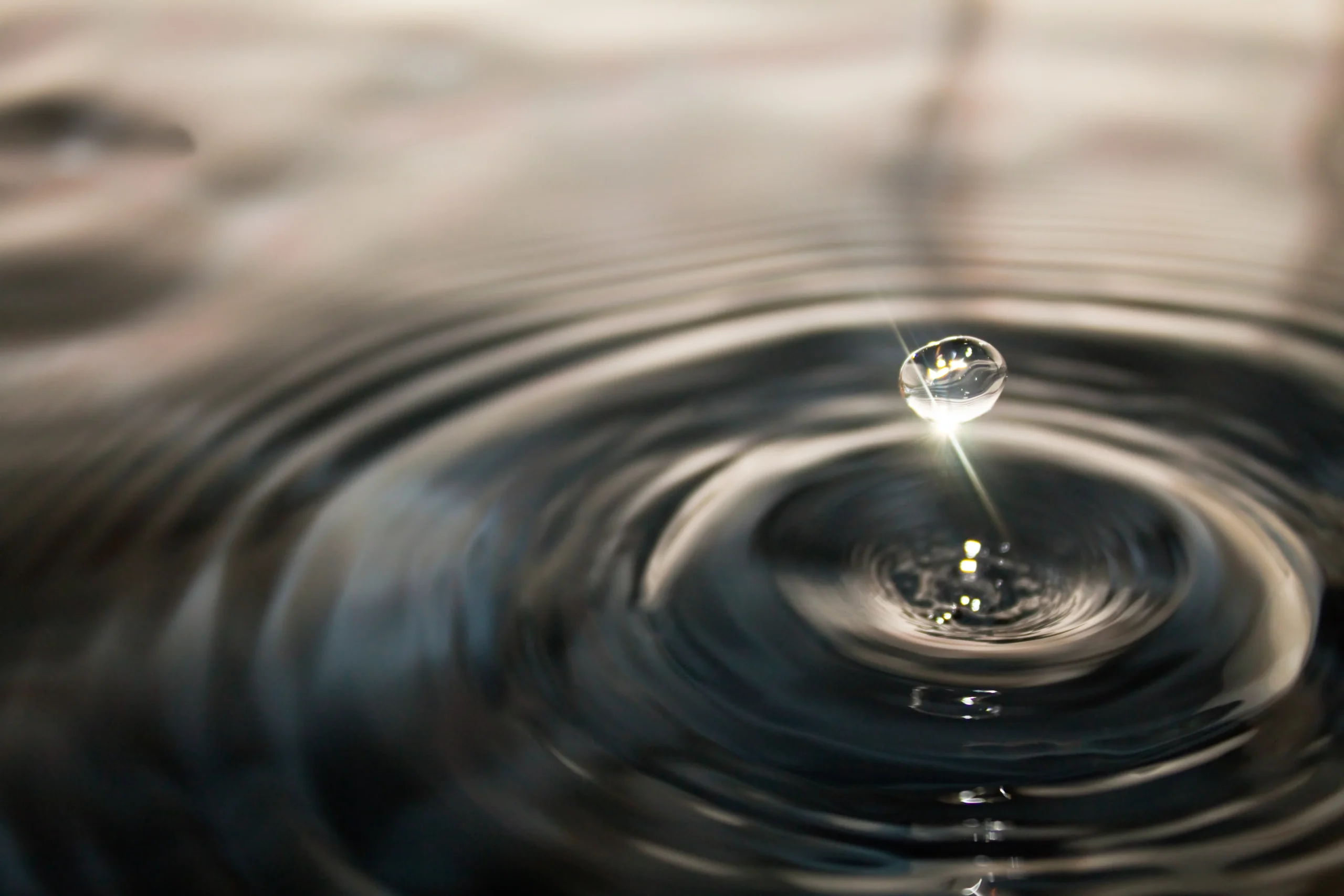 splashing-circle-transparent-close-white